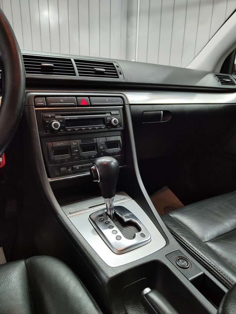 Audi A4, 2006 год
