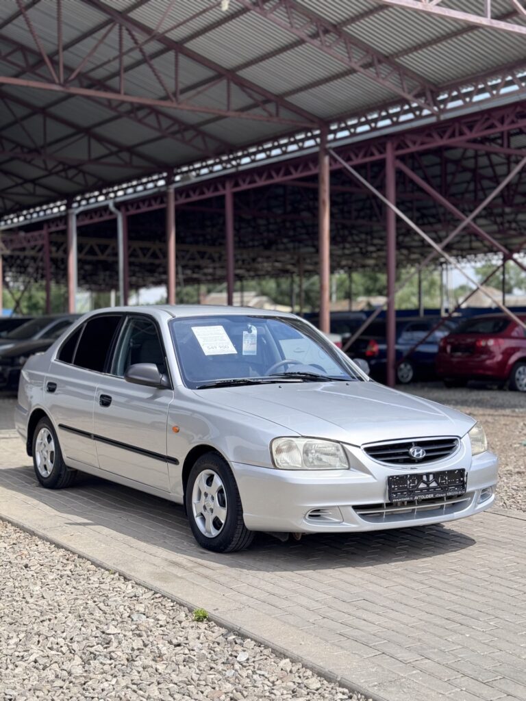 Hyundai Accent, 2001